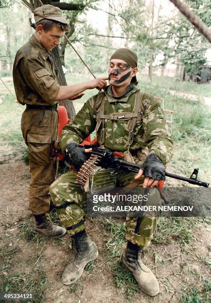 Two members of the Russian Army "special forces" prepare for a mission 18 May 1995 in Khankala on the eastern outskirts of Grozny, capital of the...