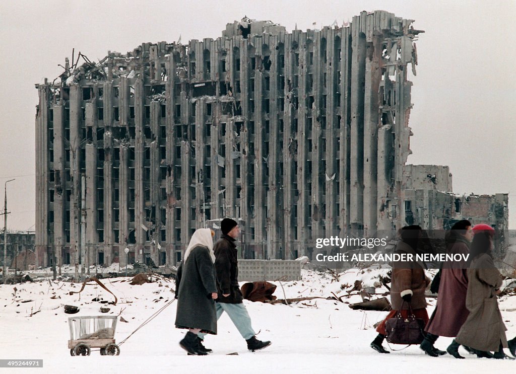 RETRO-CHECHNYA-DESTROYED PRESIDENTIAL PALACE
