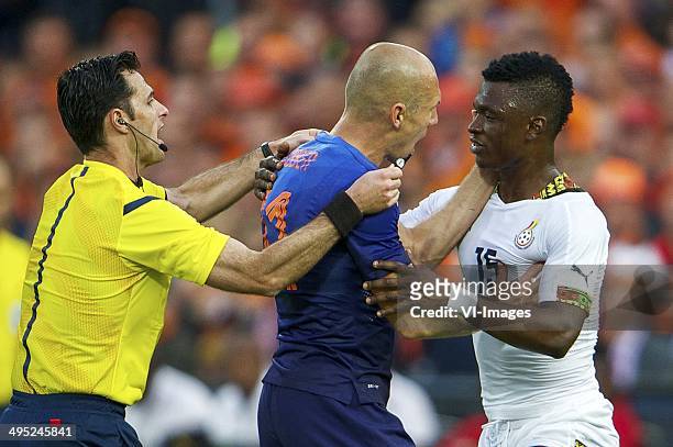 Referee Carlos Xistra, Arjan Robben of Holland, Rashid Sumaila of Ghana during the International friendly match between The Netherlands and Ghana on...