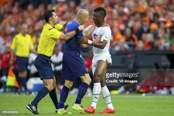 Referee Carlos Xistra, Arjan Robben of Holland, Rashid Sumaila of Ghana during the International friendly match between The Netherlands and Ghana on...