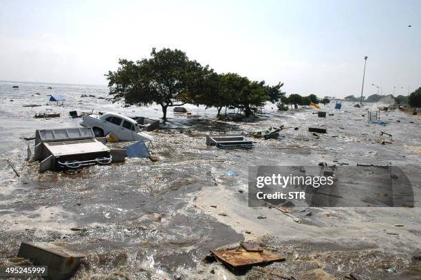 General view of the scene at the Marina beach in Madras, 26 December 2004, after tidal waves hit the region. Tidal waves devastated the southern...