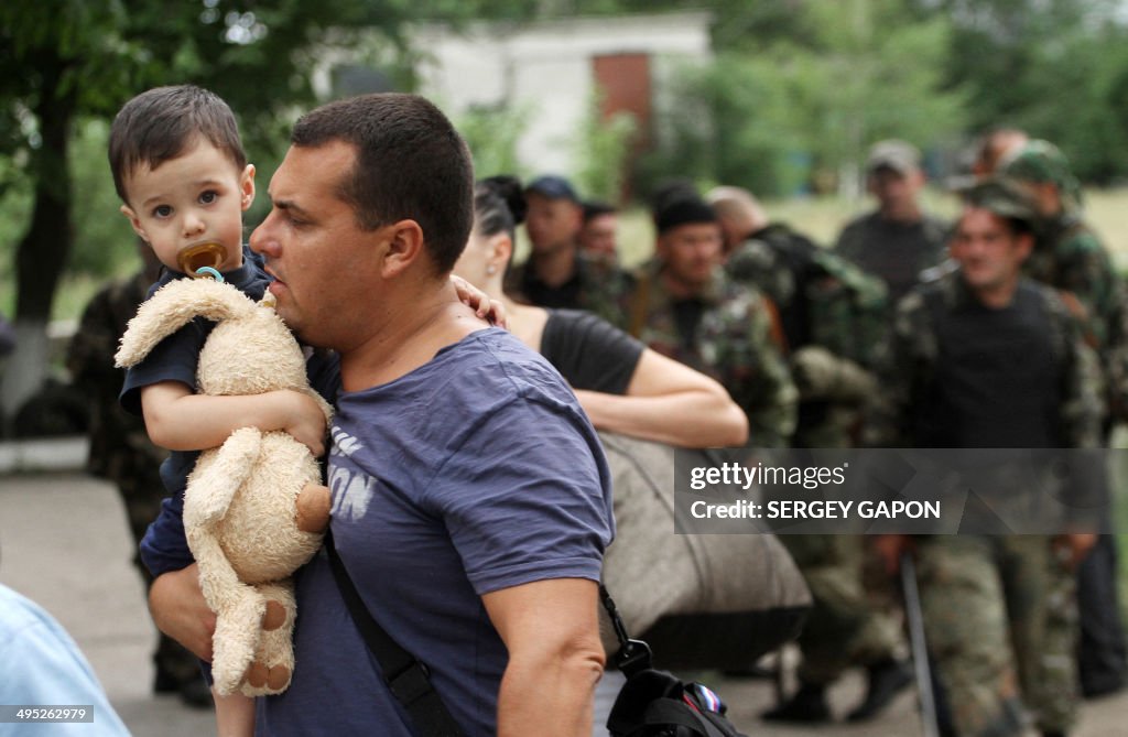 TOPSHOT-UKRAINE-RUSSIA-POLITICS-CRISIS-EAST-TOLL