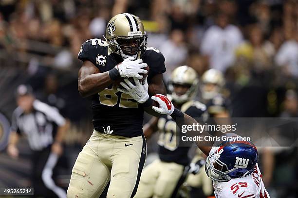 Benjamin Watson of the New Orleans Saints catches a touchdown in front of Devon Kennard of the New York Giants during the third quarter of a game at...