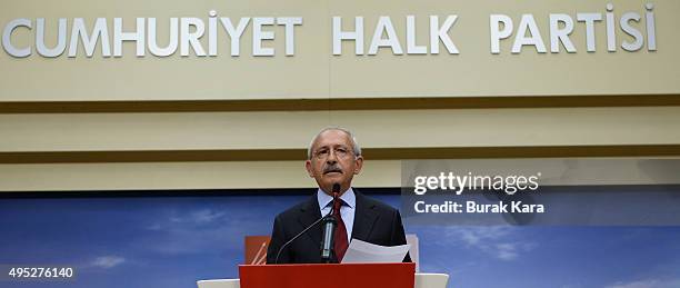 Turkey's main opposition Republican People's Party learder Kemal Kilicdaroglu speaks to the media at the CHP headquarters on November 1, 2015 in...