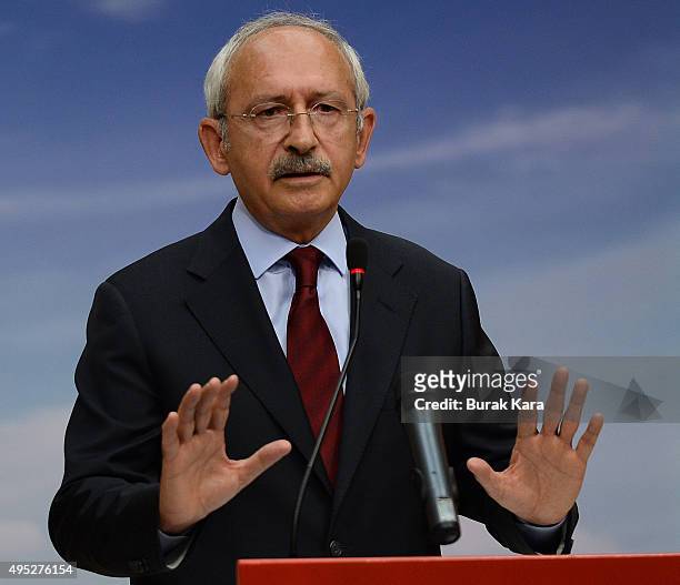 Turkey's main opposition Republican People's Party learder Kemal Kilicdaroglu speaks to the media at the CHP headquarters on November 1, 2015 in...