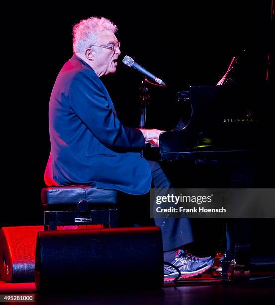 Singer Randy Newman 837 Randy Newman In Concert Stock Photos, High-Res Pictures, and Images ...