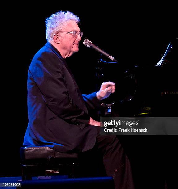 Singer Randy Newman Randy Newman In Concert Photos and Premium High Res Pictures - Getty Images