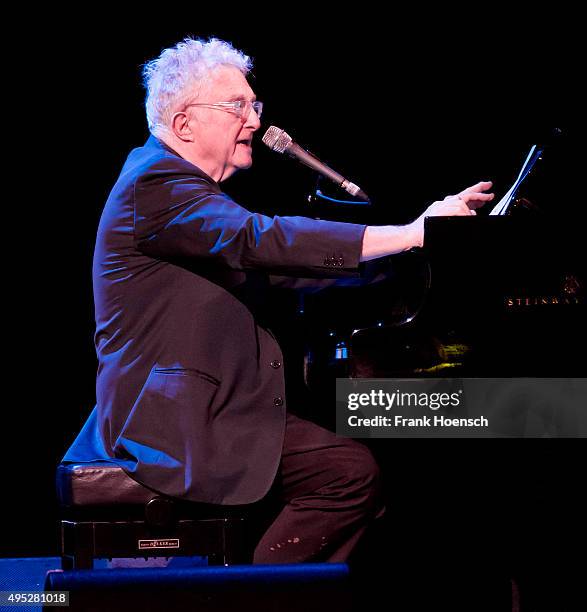 Singer Randy Newman 283 Randy Newman In Concert Stock Photos, High-Res Pictures, and Images ...