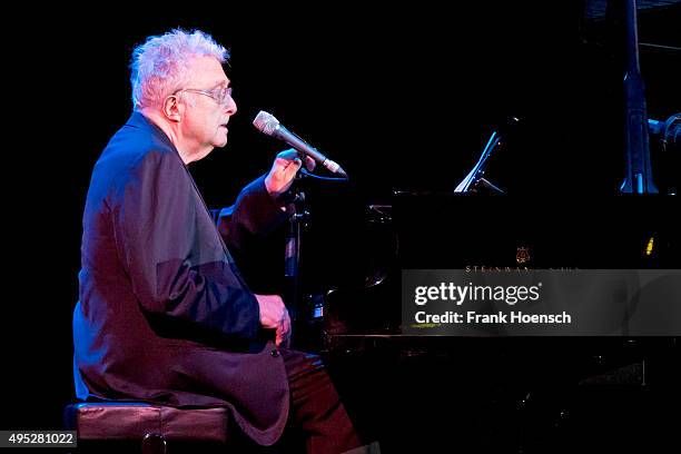 Singer Randy Newman 283 Randy Newman In Concert Stock Photos, High-Res Pictures, and Images ...