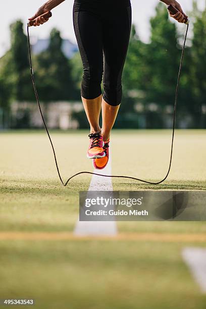 woman doing jump roping. - springseil stock-fotos und bilder