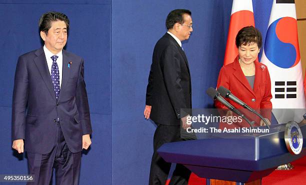 Japanese Prime Minister Shinzo Abe , South Korean President Park Geun-hye and Chinese Premier Li Keqiang attend a joint press conference after the...