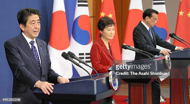 Japanese Prime Minister Shinzo Abe , South Korean President Park Geun-hye and Chinese Premier Li Keqiang attend a joint press conference after the...