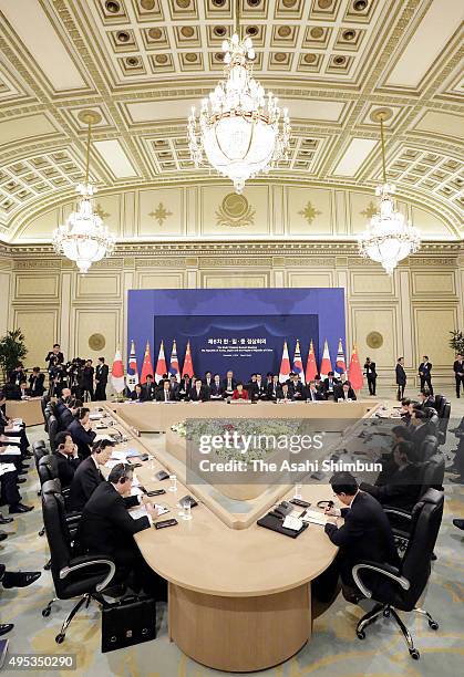 General view during the trilateral summit between Japan, South Korea and China at the presidential Blue House on November 1, 2015 in Seoul, South...