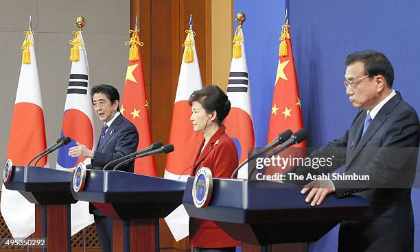 Japanese Prime Minister Shinzo Abe , South Korean President Park Geun-hye and Chinese Premier Li Keqiang attend a joint press conference after the...