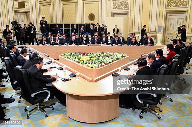 General view during the trilateral summit between Japan, South Korea and China at the presidential Blue House on November 1, 2015 in Seoul, South...