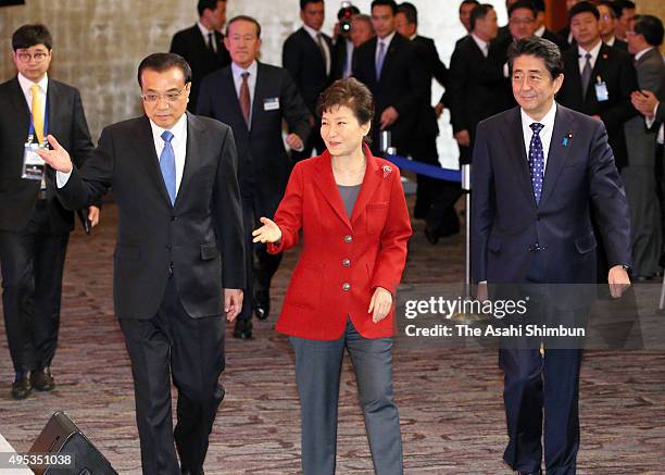 President Park Geun-hye , Japanese Prime Minister Shinzo Abe and Chinese Premier Li Keqiang attend a business summit on the sidelines of the...