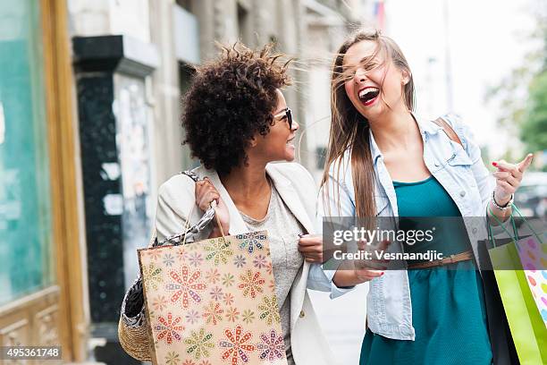 happy woman in shopping - black female friends stockfoto's en -beelden