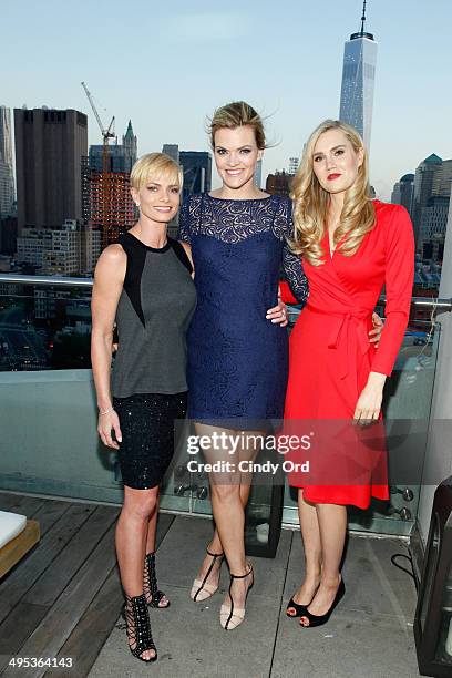 Jennifer Falls Photos and Premium High Res Pictures - Getty Images