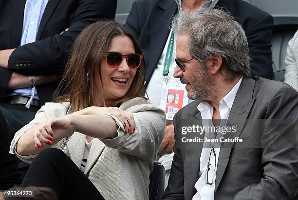 Geraldine Pailhas and husband Christopher Thompson watch Gael Monfils' match on Day 9 of the French Open 2014 held at Roland-Garros stadium on June...