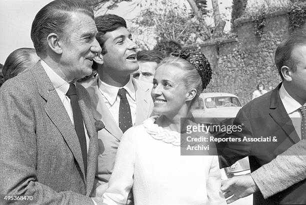 French singer, actress and director Jeanne Moreau and French actor and director Jean-Claude Brialy posing at the 15th Cannes film festival. Cannes,...