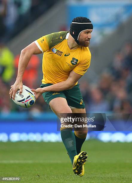 Matt Giteau of Australia passes the ball during the 2015 Rugby World Cup Final match between New Zealand and Australia at Twickenham Stadium on...