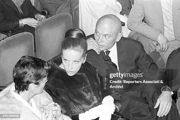 Soviet-born American actor Yul Brynner and his wife Doris Kleiner attending a Sammy Davis Jr.'s recital. Paris, 1963