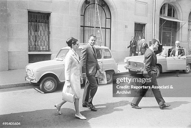 American actor Glenn Ford walking with his wife and American actress Kathryn Hays. Paris, 1966