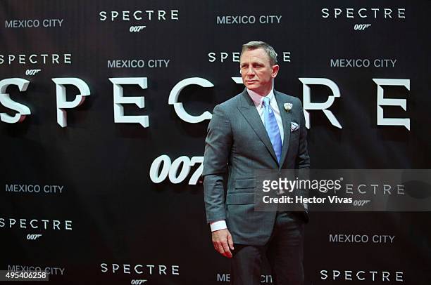 Daniel Craig attends the red carpet of the 'Spectre' film Premiere at Auditorio Nacional on November 02, 2015 in Mexico City, Mexico.