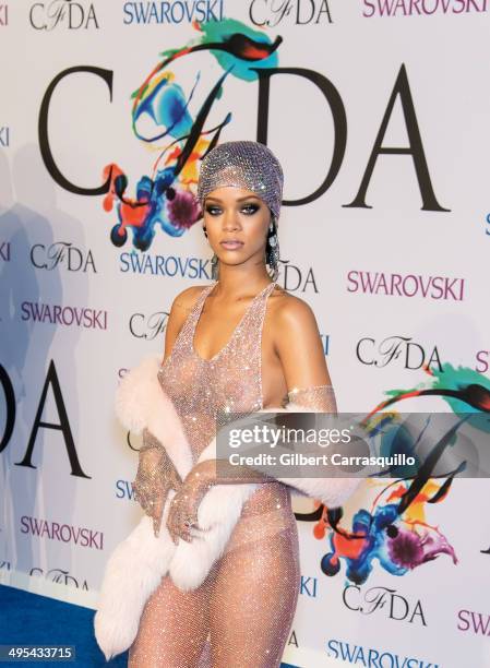 Recipient of the 2014 CFDA Fashion Icon Award, Rihanna attends the 2014 CFDA fashion awards at Alice Tully Hall, Lincoln Center on June 2, 2014 in...