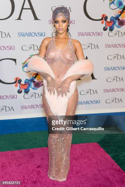Recipient of the 2014 CFDA Fashion Icon Award, Rihanna attends the 2014 CFDA fashion awards at Alice Tully Hall, Lincoln Center on June 2, 2014 in...