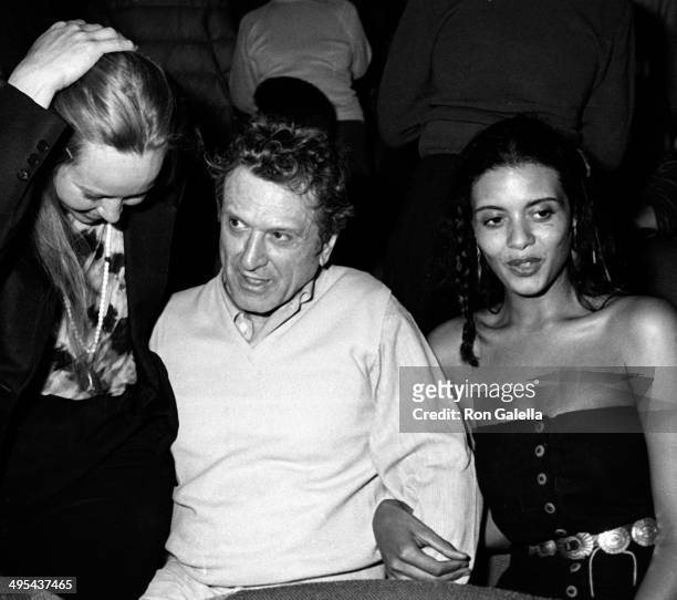 Robert De Niro Sr. And Diahnne Abbott attend Elaine's Restaurant on November 13, 1980 at Elaine's Restaurant in New York City.