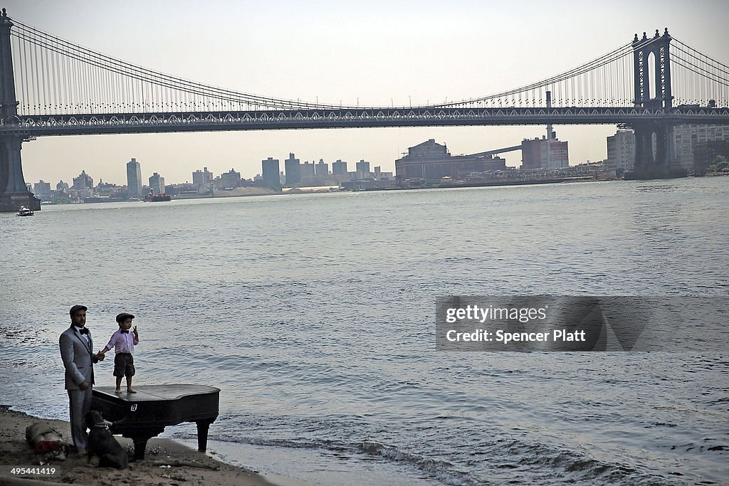 Mysterious Piano Appears On Shore Of New York's East River