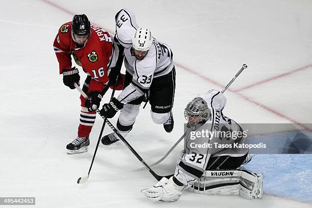 Jonathan Quick of the Los Angeles Kings tends goal against the Chicago Blackhawks during Game Seven of the Western Conference Final in the 2014...