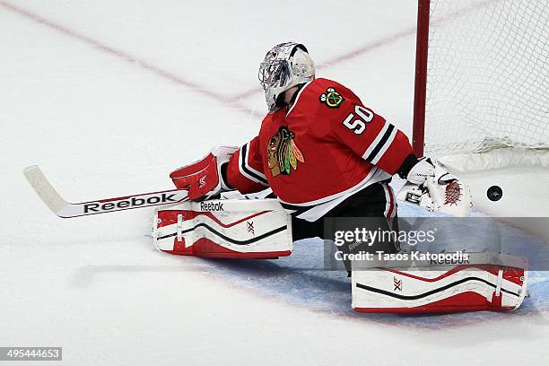 Corey Crawford of the Chicago Blackhawks tends goal against the Los Angeles Kings during Game Seven of the Western Conference Final in the 2014...