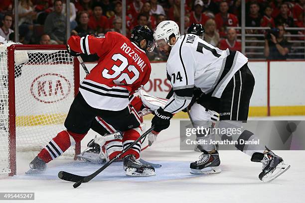 Dwight King of the Los Angeles Kings in action against the Chicago Blackhawks during Game Seven of the Western Conference Final in the 2014 Stanley...