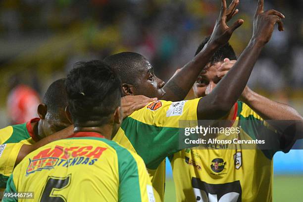 Geisson Perea of Real Cartagena celebrates with his teammates after scoring the opening goal during a match between Real Cartagena and America de...