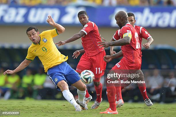 Fred of Brazil and Cooper of Panama compete for the ball during the International Friendly Match between Brazil and Panama at Serra Dourada Stadium...