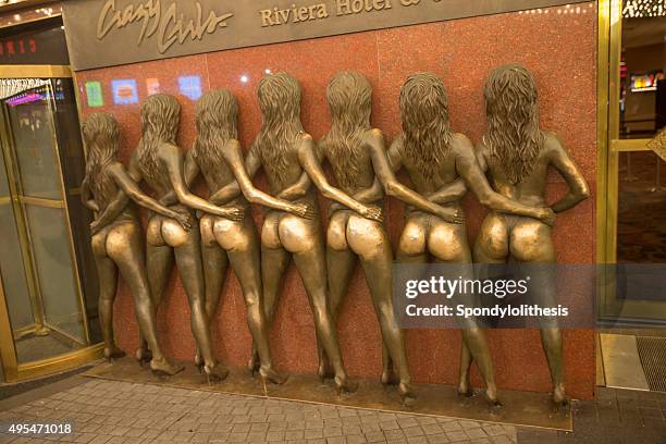 bronze statue of  crazy girls in las vegas - caesars palace las vegas 個照片及圖片檔