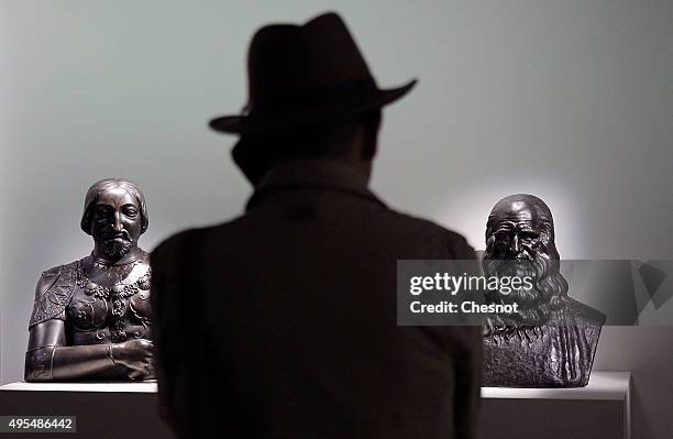 Visitor look at busts of Francois Ier and Leonardo da Vinci during the exhibition "Leonardo da Vinci, il Genio - The secrets of the Codex Atlanticus...