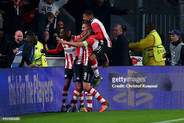 Juergen Locadia of Eindhoven celebrates the first goal with his team mates during the UEFA Champions League Group B match between PSV Eindhoven and...