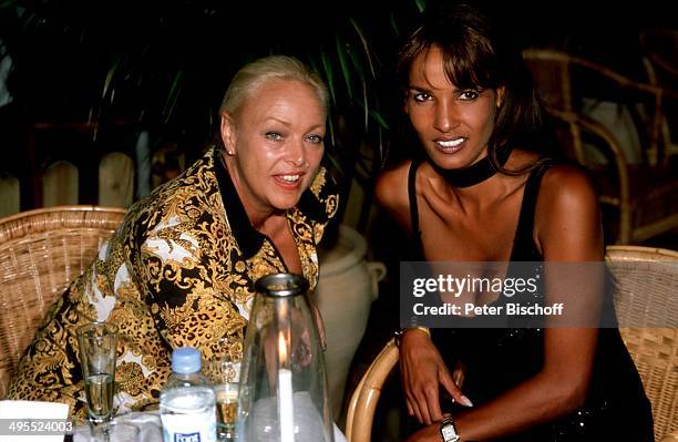 Barbara Schöne und Nadja Abd El Farrag bei Tennisturnier "Mallorca Open" am , Stierkampfarena in Palma de Mallorca auf Mallorca, Spanien.