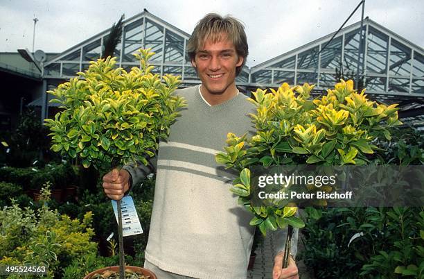 15 Garden Center Dehner Photos and High-Res Pictures