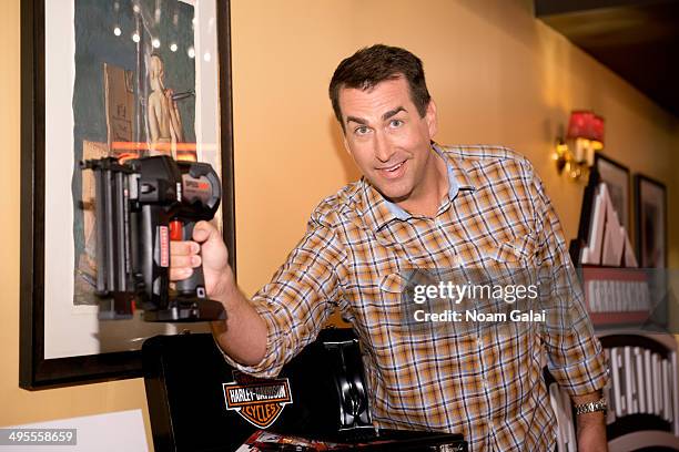 Actor Robert Riggle Nat Sherman Townhouse Photos and Premium High Res Pictures - Getty Images