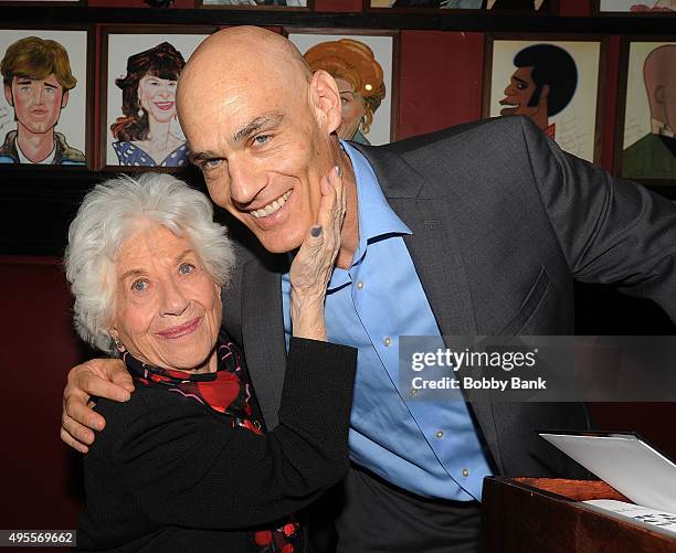 Sgt Rae Actor Charlotte Rae Imágenes Fotografías e imágenes de stock - Getty Images