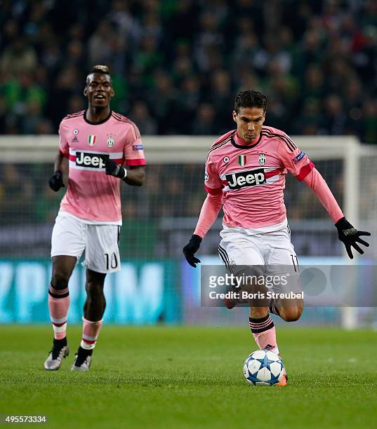 Hernanes of Juventus runs with the ball during the UEFA Champions League Group D match between VfL Borussia Monchengladbach and Juventus Turin at...