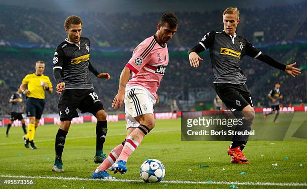Stefano Sturaro of Juventus is challenged by Fabian Johnson and Oscar Wendt of Borussia Monchengladbach during the UEFA Champions League Group D...