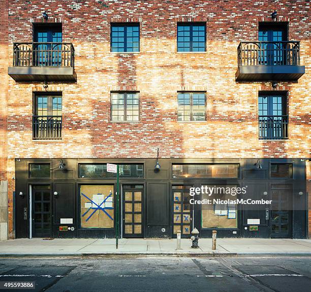 brooklyn apartment buildings under renovation - brooklyn street stockfoto's en -beelden