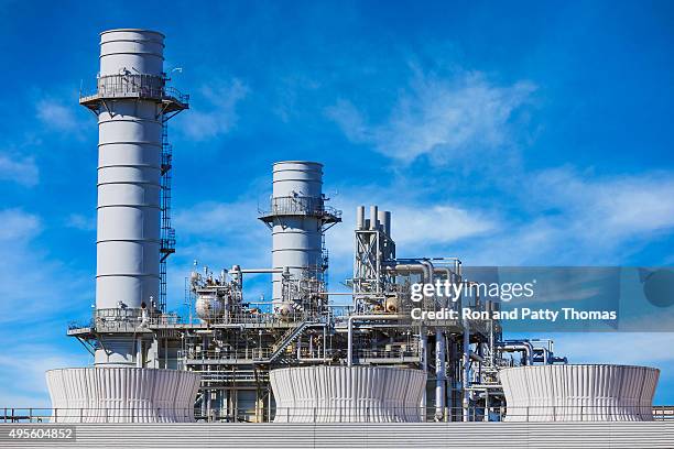 natural gas-fired elektrische kraftwerk - kraftwerk stock-fotos und bilder
