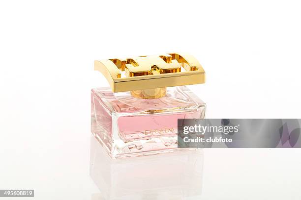 escada perfume - givenchy marca de moda fotografías e imágenes de stock