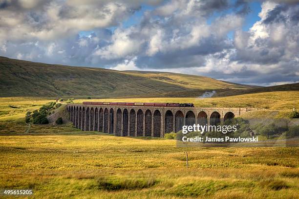 steam train on the ribblehead viaduct - carlisle stock-fotos und bilder